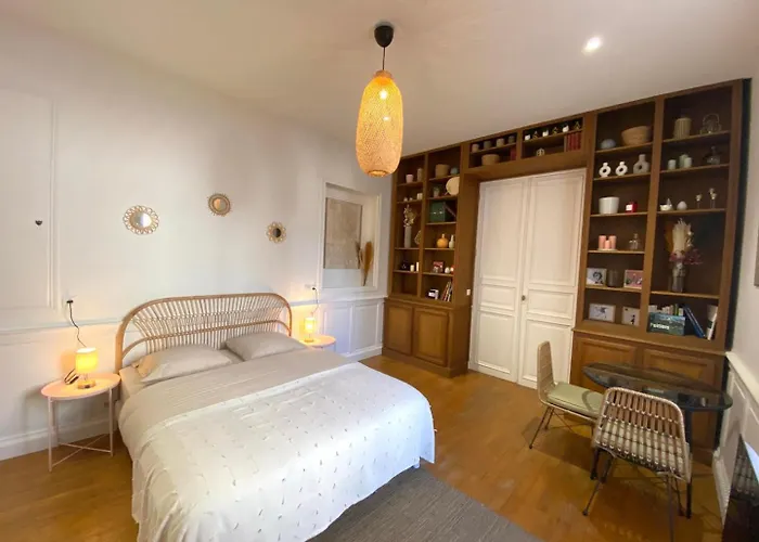 Comedy: Heart Of Town Facing The Na Region