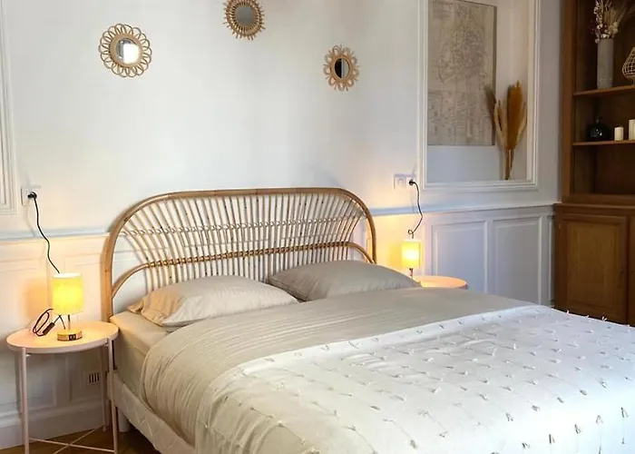 Comedy: Heart Of Town Facing The Na Region *