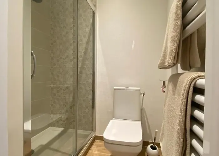 Comedy: Heart Of Town Facing The Na Region *