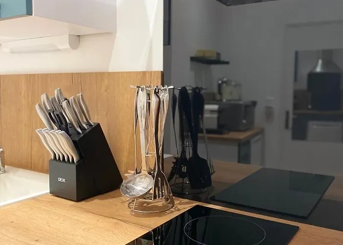 Comedy: Heart Of Town Facing The Na Region *