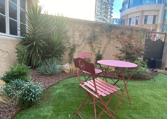 Comedy: Heart Of Town Facing The Na Region * ポアティエ